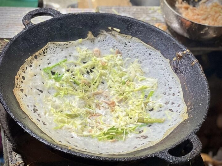 can-su-dung-chao-gang-de-chien-banh-khoai-thanh-hoa