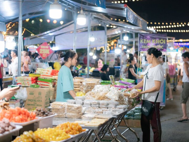 Gian hàng ẩm thực độc đáo tại chợ đêm:
