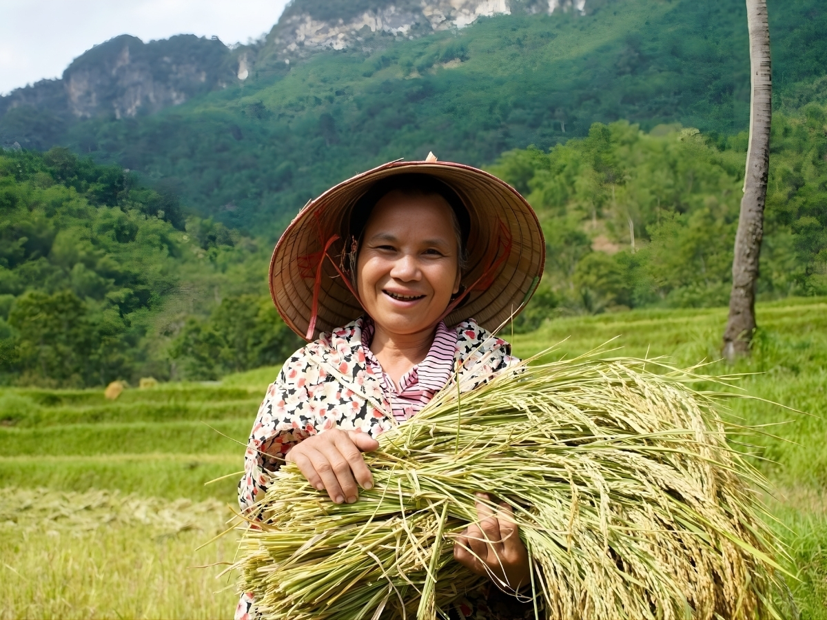 Đồng bào dân tộc Thái thân thiện tại bản Bút.