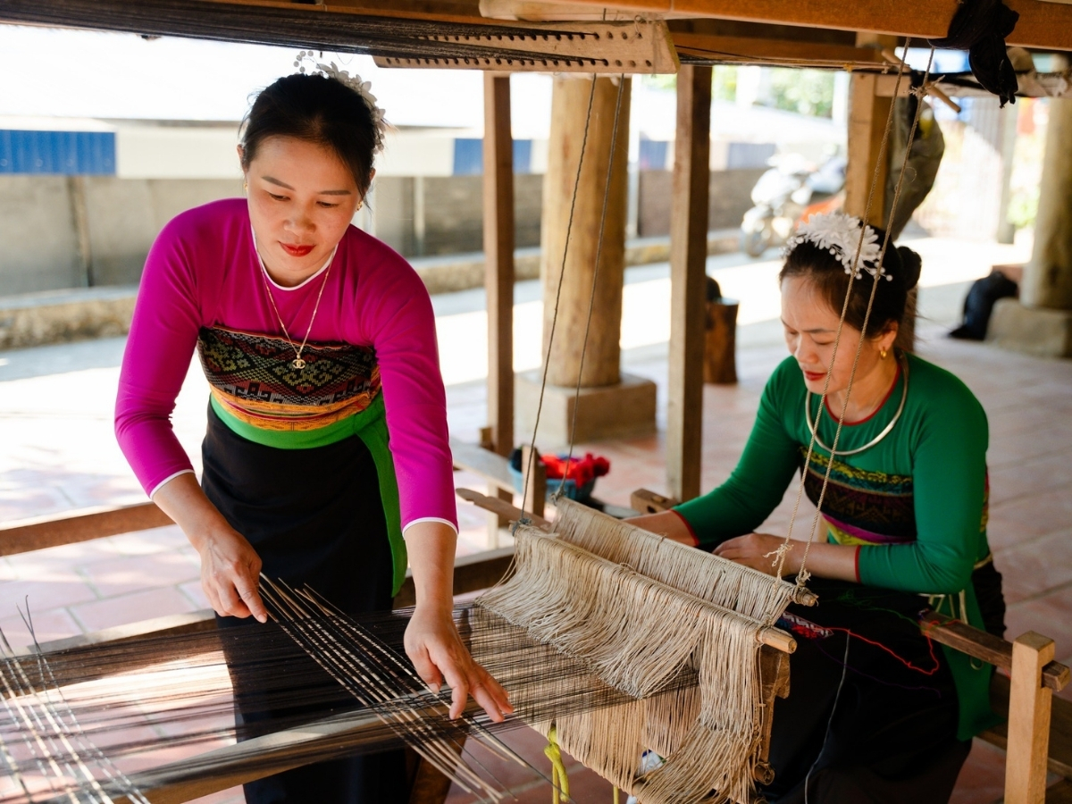 Nghề dệt thổ cẩm truyền thống của đồng bào dân tộc Thái.