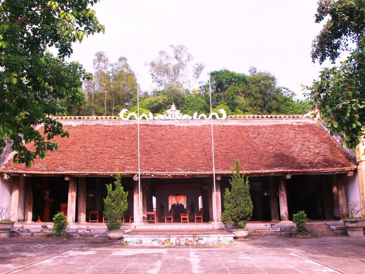 Khuôn viên đình làng Tiên Hòa
