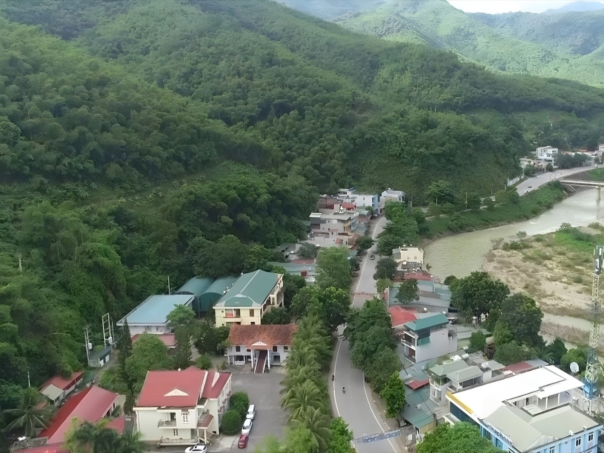 Quan Sơn cách trung tâm Thanh Hóa khoảng 200 km