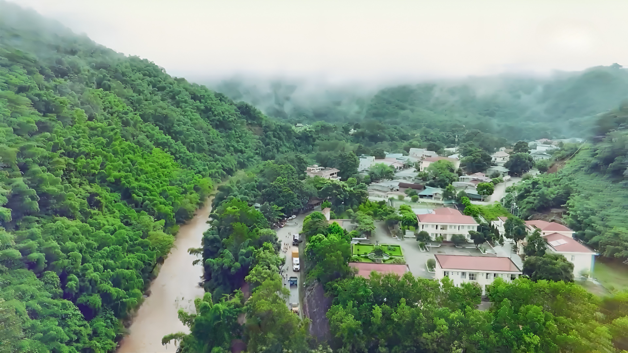 Cẩm Thủy mang nét đẹp giao hòa giữa núi rừng và sông Mã