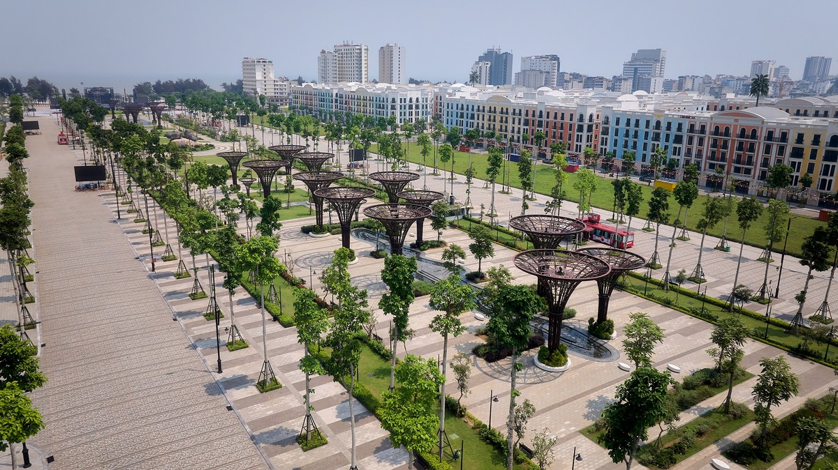 Quảng trường biển Sầm Sơn sôi động, điểm kết nối lý tưởng từ Hoằng Hóa