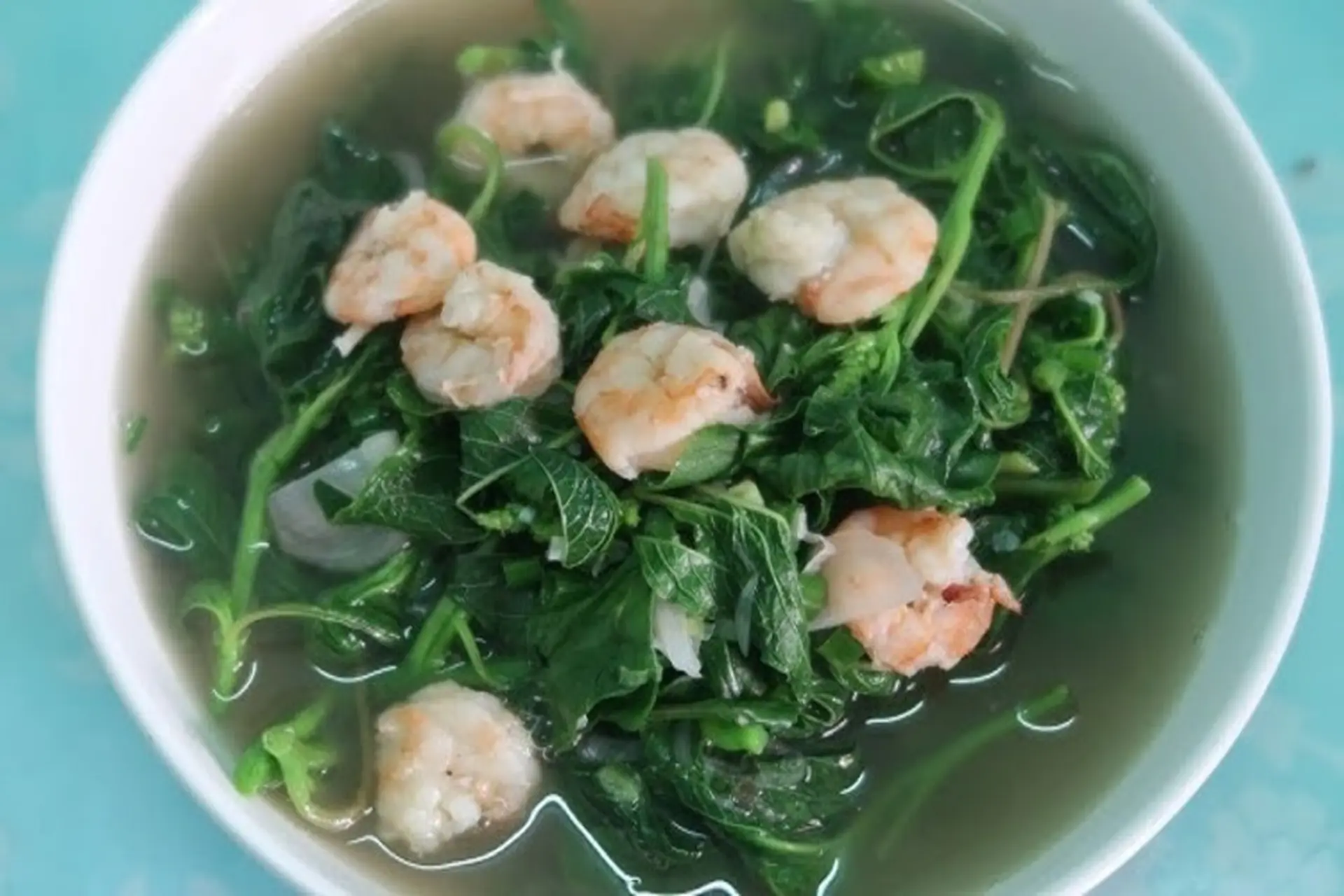 Nội tạng, thịt, tôm, cá suối được chọn kỹ để cân bằng vị đắng tự nhiên