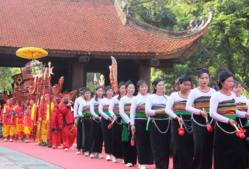Thưởng thức canh lá đắng trong không gian nhà sàn, homestay vùng cao Thanh Hóa