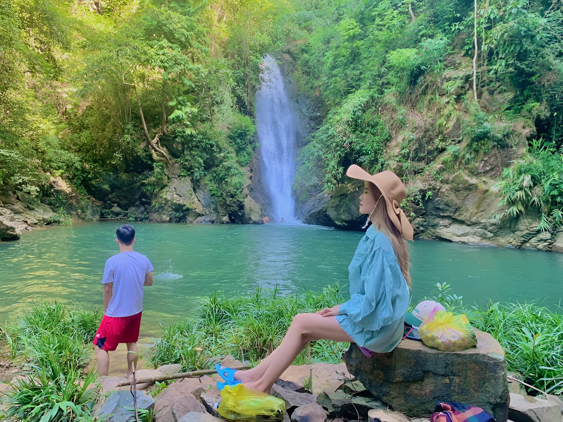 Check-in thác Kênh Mằng yên bình, trong veo