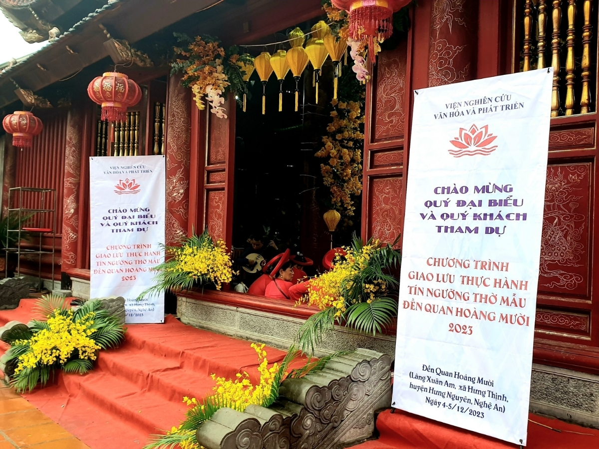 Đền Mẫu Phủ Sung gắn liền với tín ngưỡng thờ mẫu Tam phủ của người Việt.