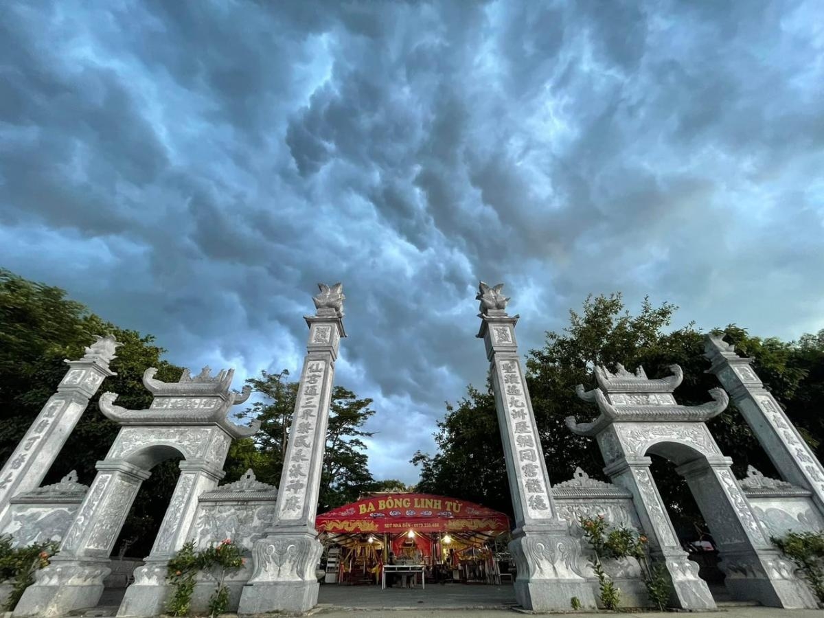 Đền Cô Bơ Bông ngày nay khang trang, bề thế