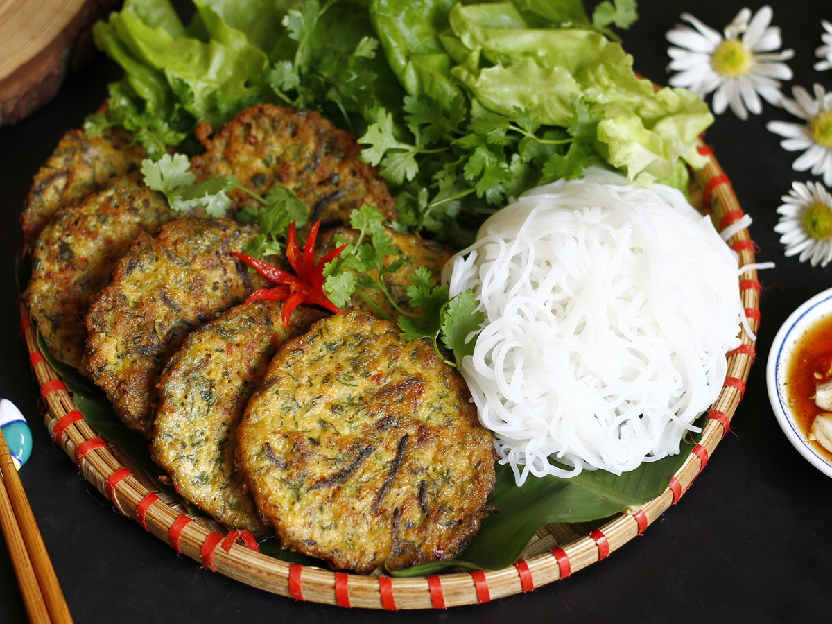 Thưởng thức món chả rươi - đặc sản Nông Cống