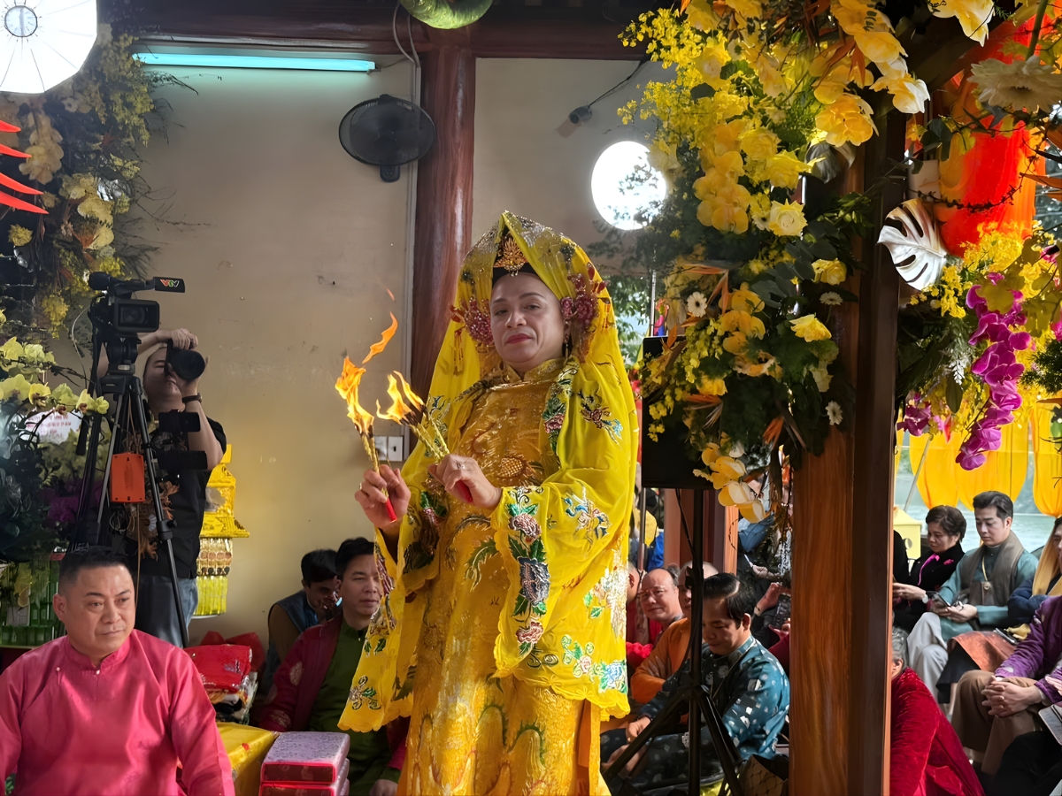 Hoạt động tín ngưỡng tâm linh tại đền Chầu Đệ Tứ