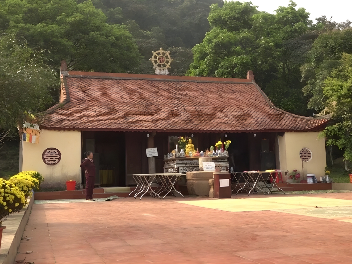 Chùa Am Các nằm trên địa phận phường Hải Lĩnh, tỉnh Thanh Hóa