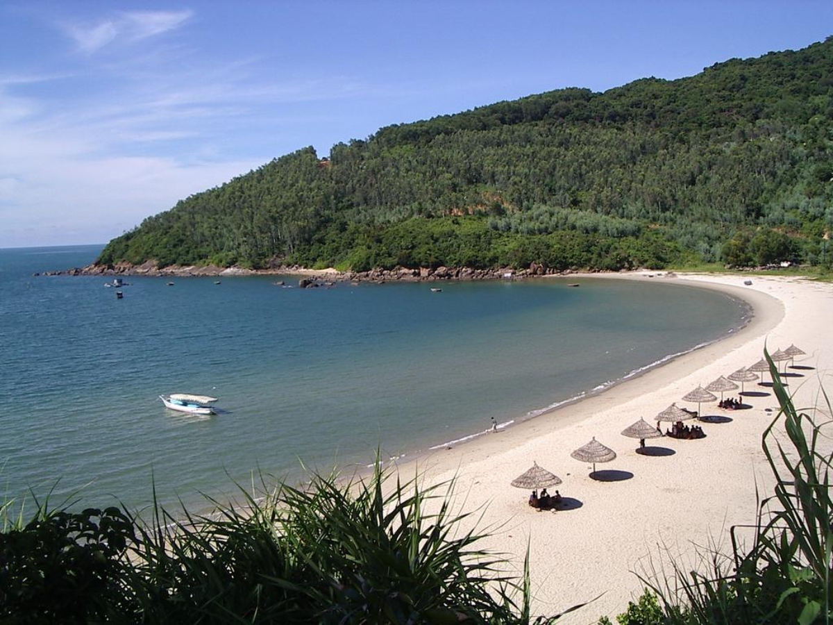 Biển Hải Hòa sở hữu không gian thoáng đãng và nhịp sống nhẹ nhàng