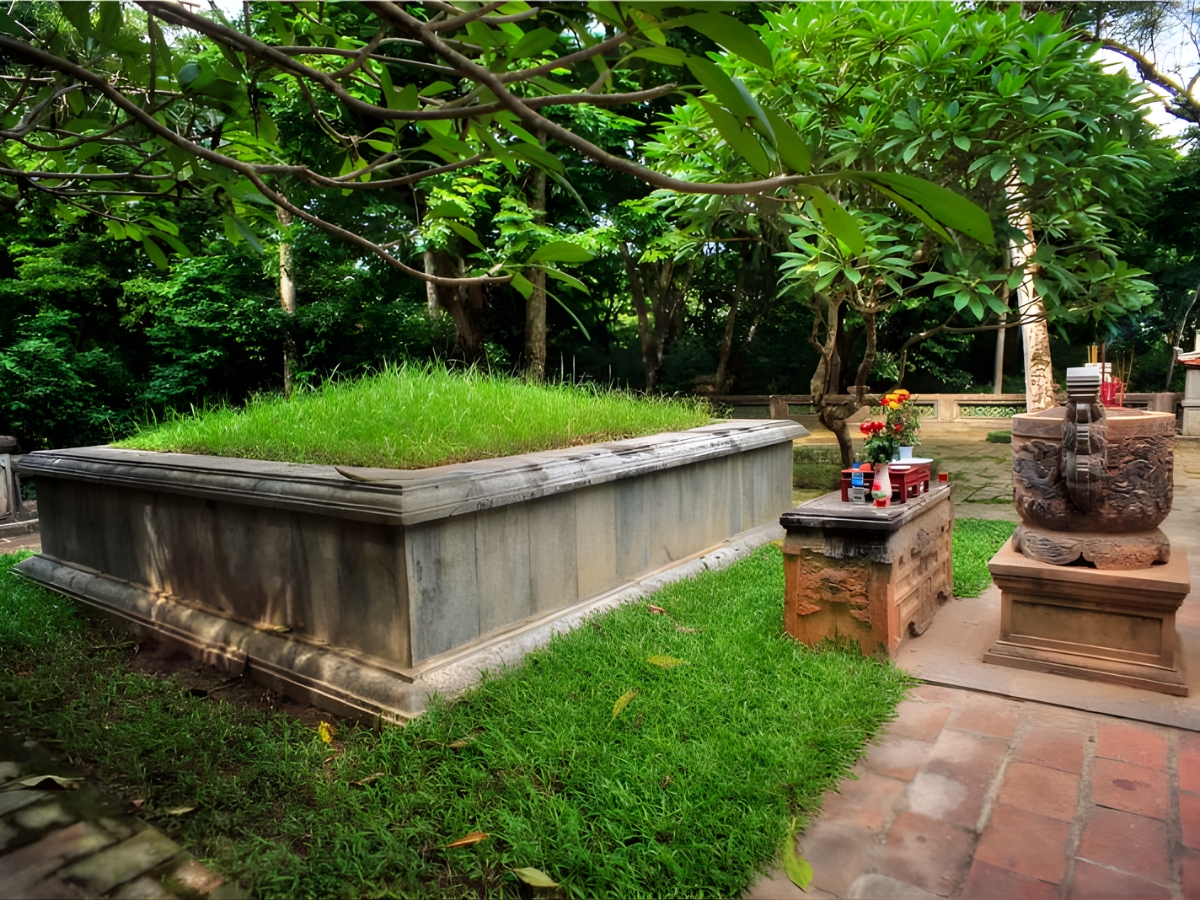 Lăng mộ Vua Lê Thái Tổ được thiết kế đơn giản nhưng trang nghiêm