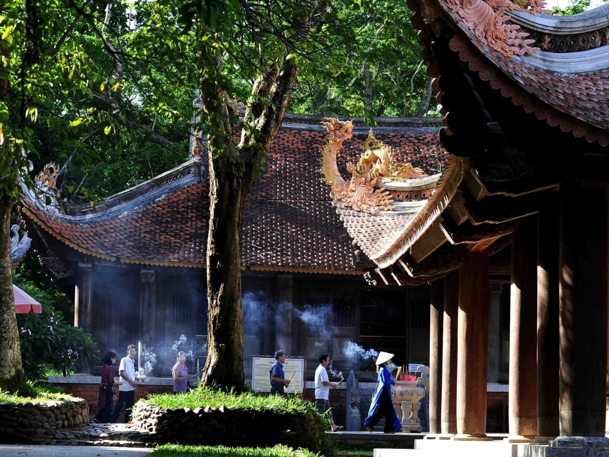 Du khách thường lựa chọn tham quan và chiêm bái tại Lam Kinh trong những ngày đầu năm