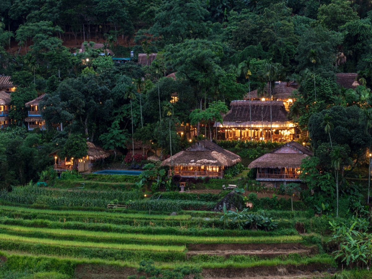 Nghỉ ngơi và thư giãn tại các resort là trải nghiệm được nhiều du khách yêu thích