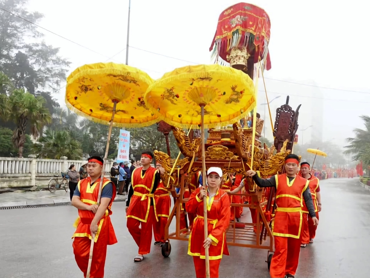 Nghi thức rước kiệu truyền thống trong lễ hội đền Độc Cước