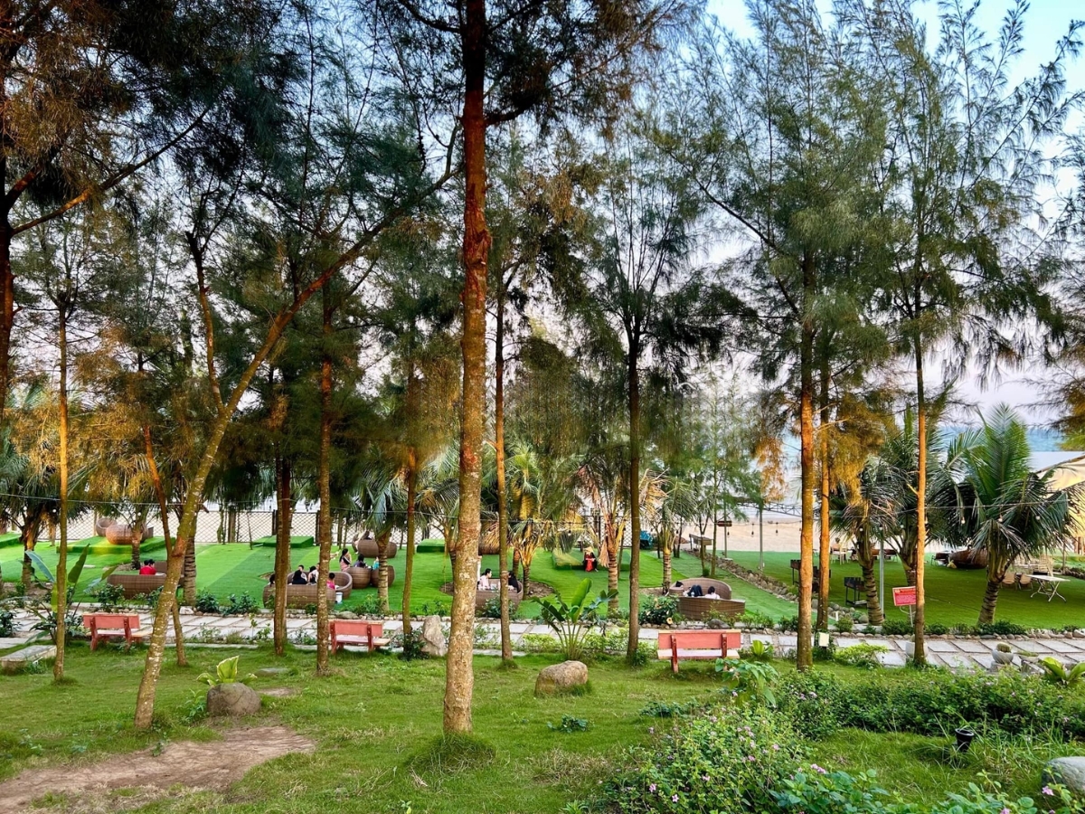 Eo Gió Bãi Ngang là điểm đến đang được nhiều bạn trẻ và du khách yêu thích khi đến Thanh Hóa.