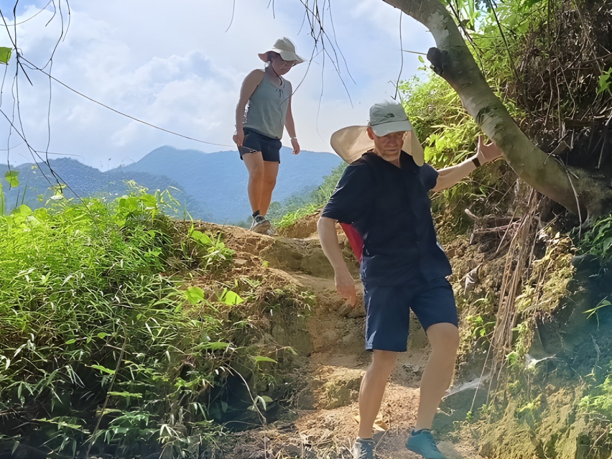 Đỉnh Pù Luông là điểm đến thu hút các tín đồ leo núi