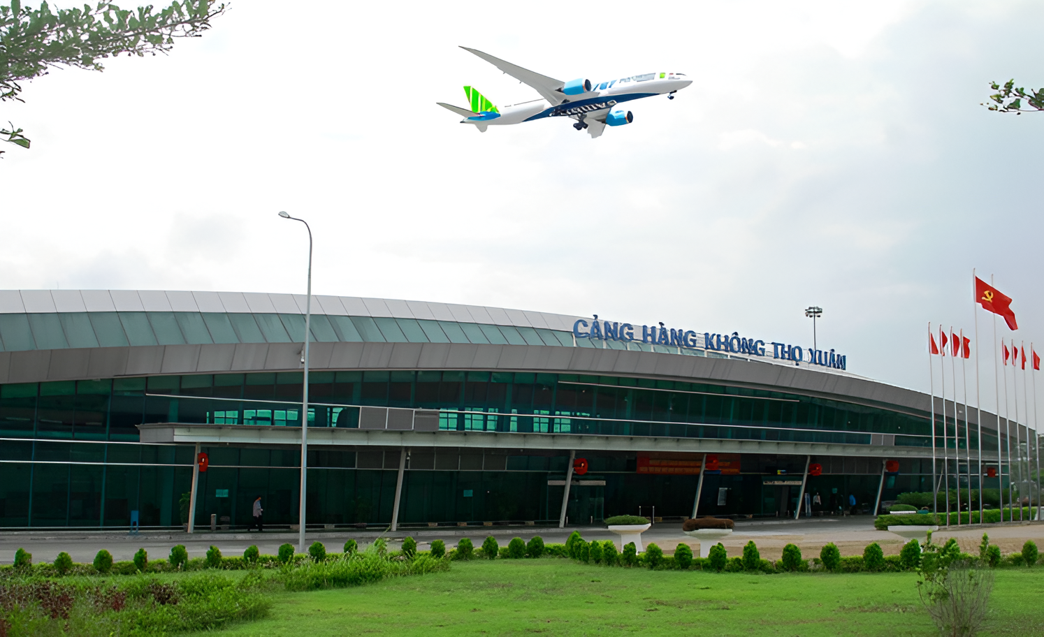 Sân bay Thọ Xuân nằm ở vị trí chiến lược phía Tây Thanh Hóa, thuận lợi kết nối trung tâm và các khu vực Bắc Trung Bộ