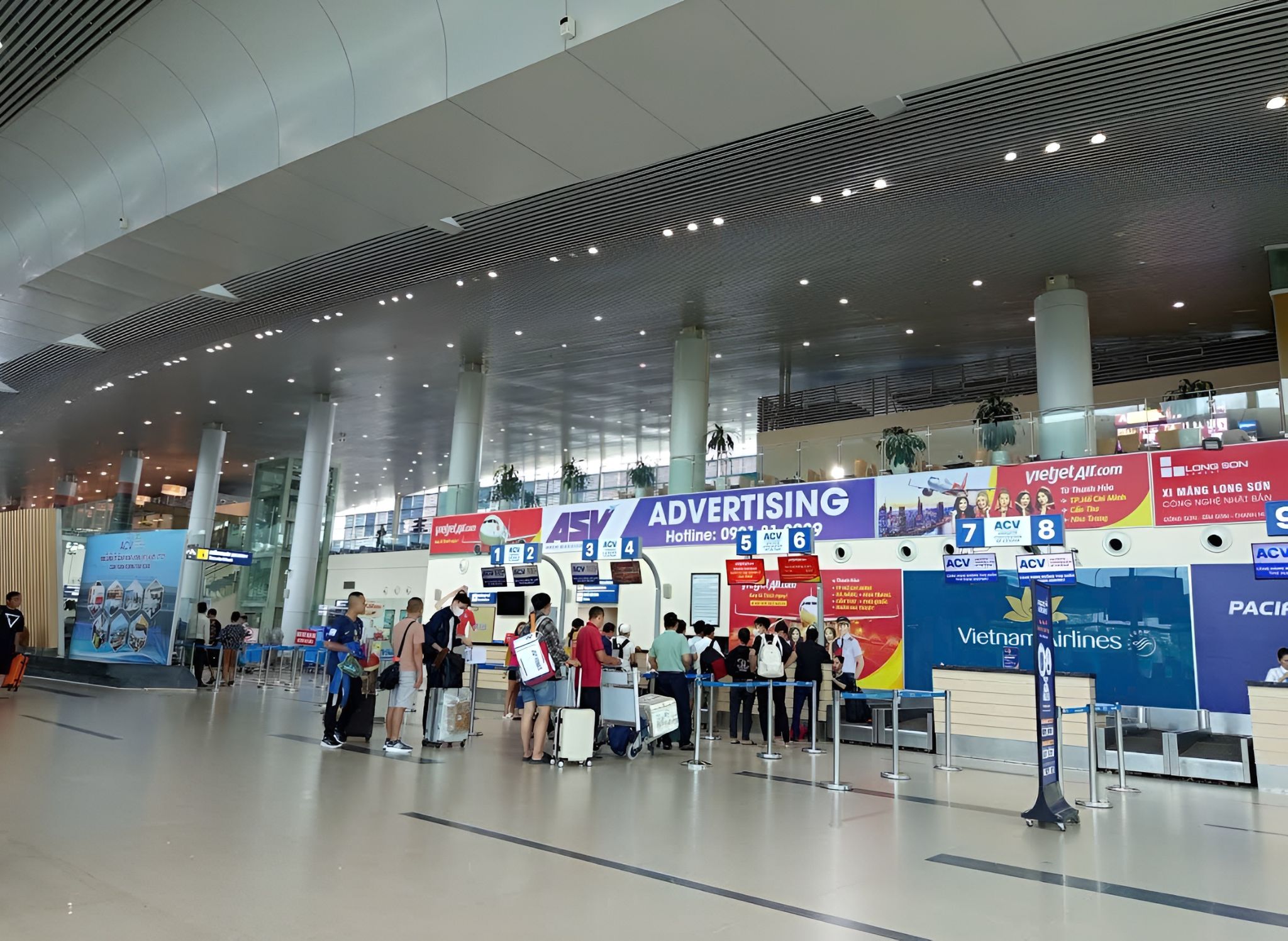 Khu vực check-in tại nhà ga sân bay Thọ Xuân hoạt động nhộn nhịp, đáp ứng nhu cầu di chuyển nội địa ngày càng tăng