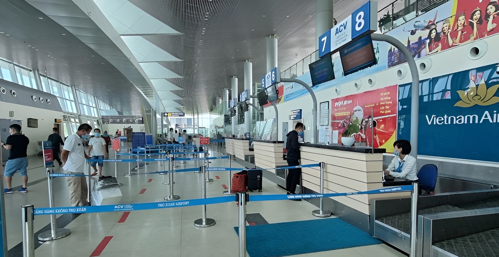 Khu vực làm thủ tục check-in tại sân bay Thọ Xuân, phục vụ hành khách các chuyến bay.