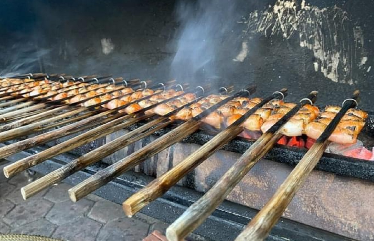 Chả tôm Thảo Mười ven phố, tiện dừng chân thưởng thức đặc sản