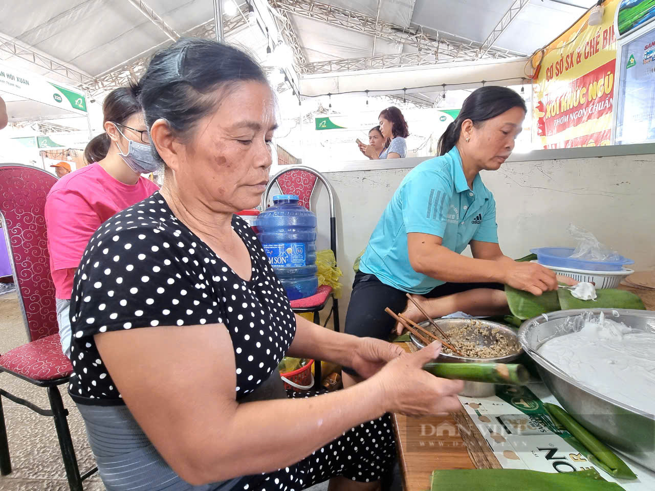 Ngâm – xay – quấy – gói – hấp: nhìn đơn giản nhưng làm mới biết “khó ở bột”