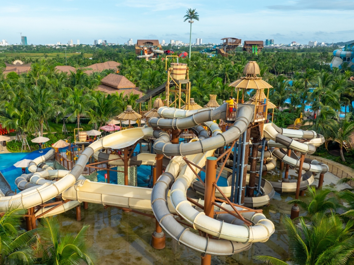 Sun World Sam Son là tổ hợp vui chơi giải trí hiện đại, hội tụ nhiều trò chơi thú vị.