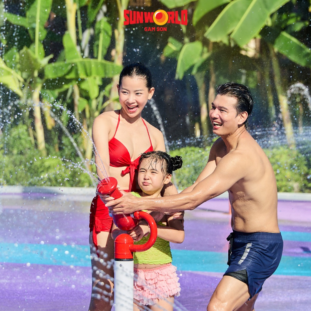 Cả gia đình cùng nhau vui chơi, lưu giữ kỷ niệm tại Sun World Sam Son.