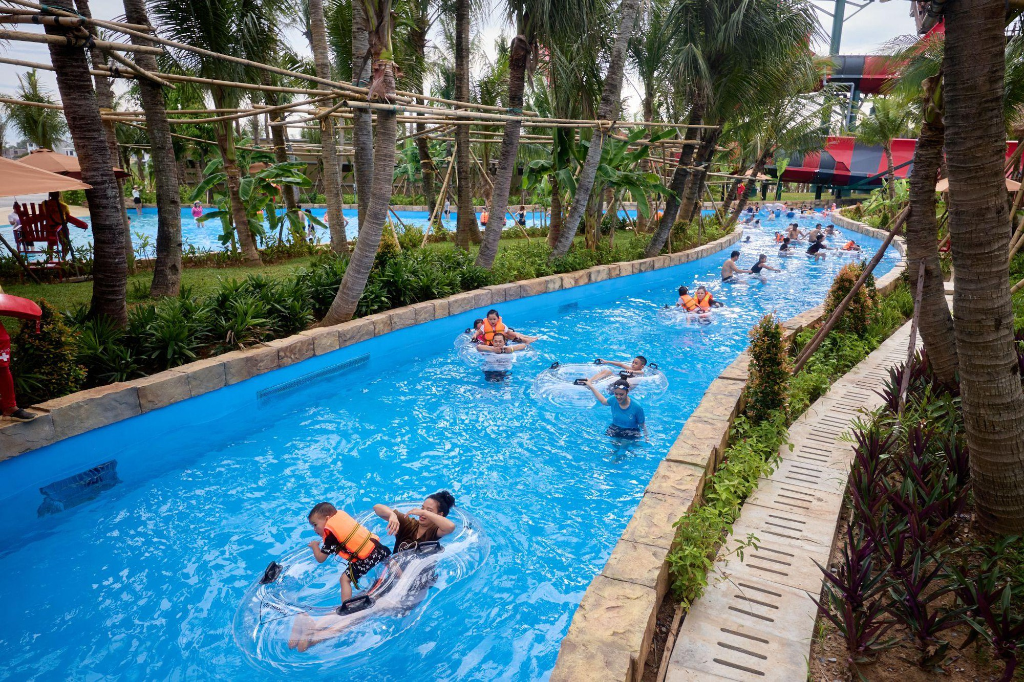 Công viên nước Sun World Sam Son với nhiều trò chơi giải nhiệt mùa hè “cực đã”.