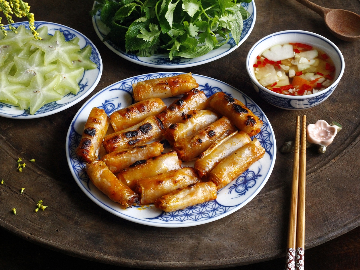 Chả tôm là món ăn đặc sản hấp dẫn, không thể bỏ lỡ