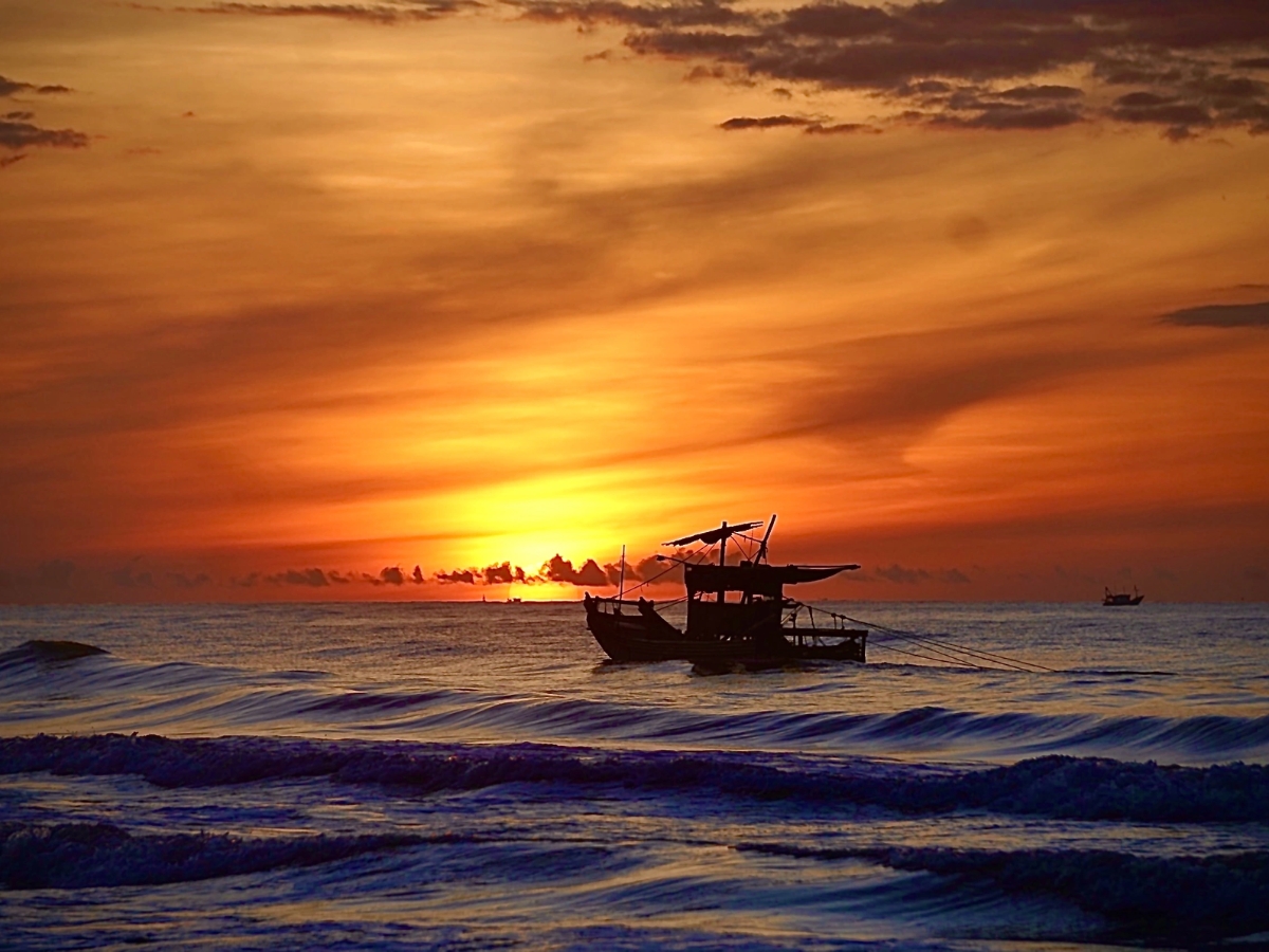Khung cảnh bình minh tuyệt đẹp trên biển Sầm Sơn.