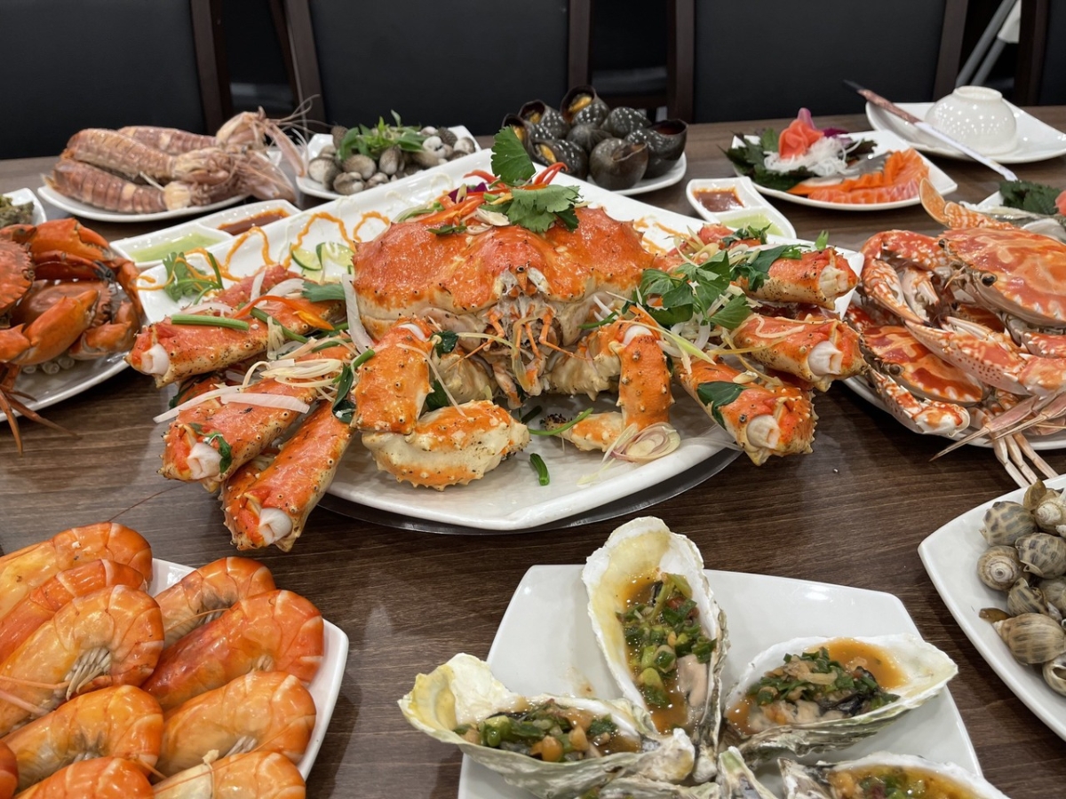 Hải sản tươi ngon, được chế biến thành đa dạng món ăn hấp dẫn.