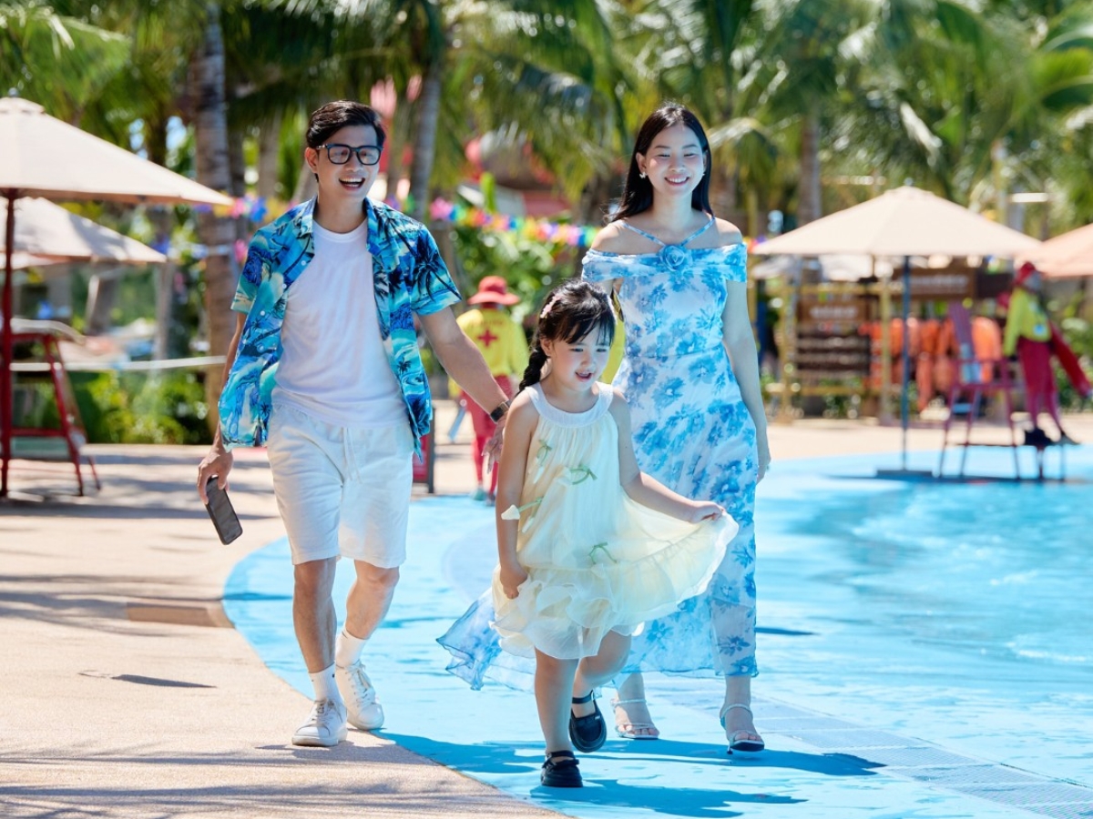 Cả gia đình cùng check-in, lưu lại khoảnh khắc kỷ niệm đáng nhớ.