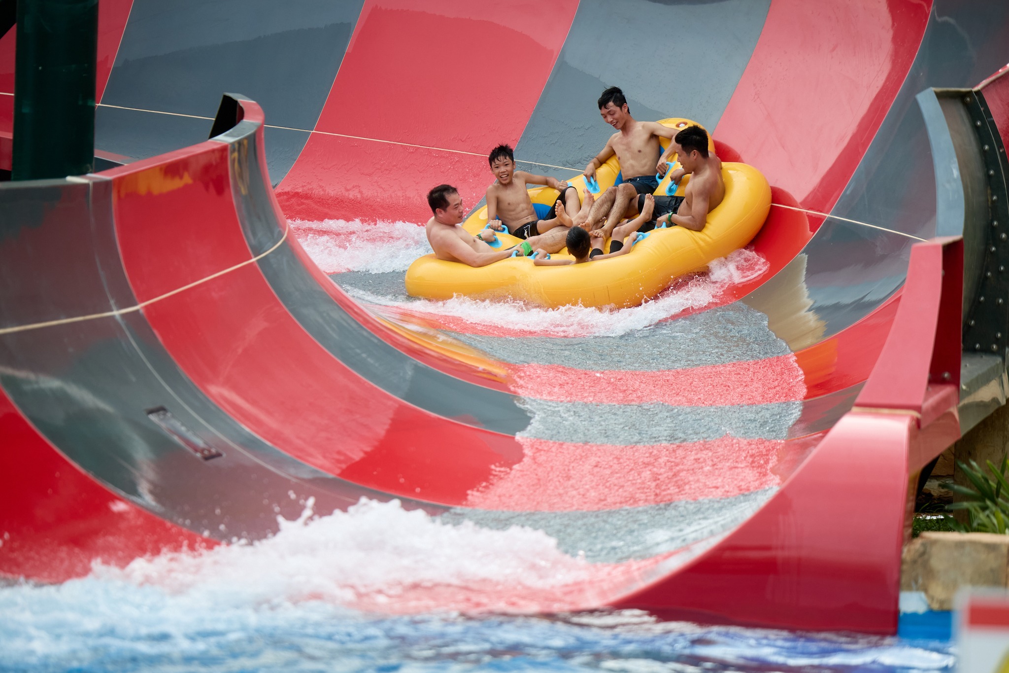 Sun World Sam Son là điểm đến giải nhiệt được nhiều du khách lựa chọn dịp cuối tuần.