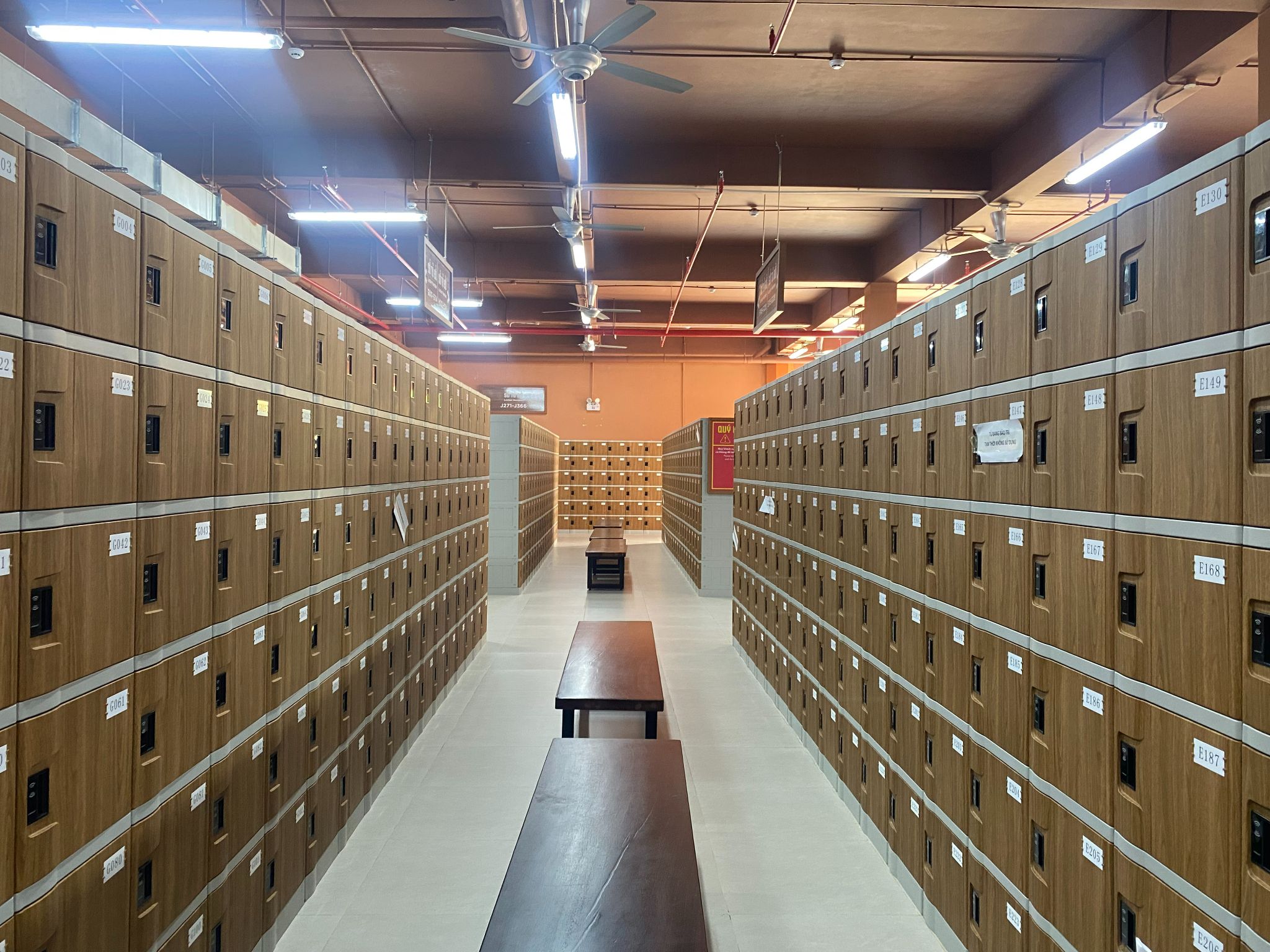 Hệ thống locker thông minh giúp du khách yên tâm vui chơi cả ngày