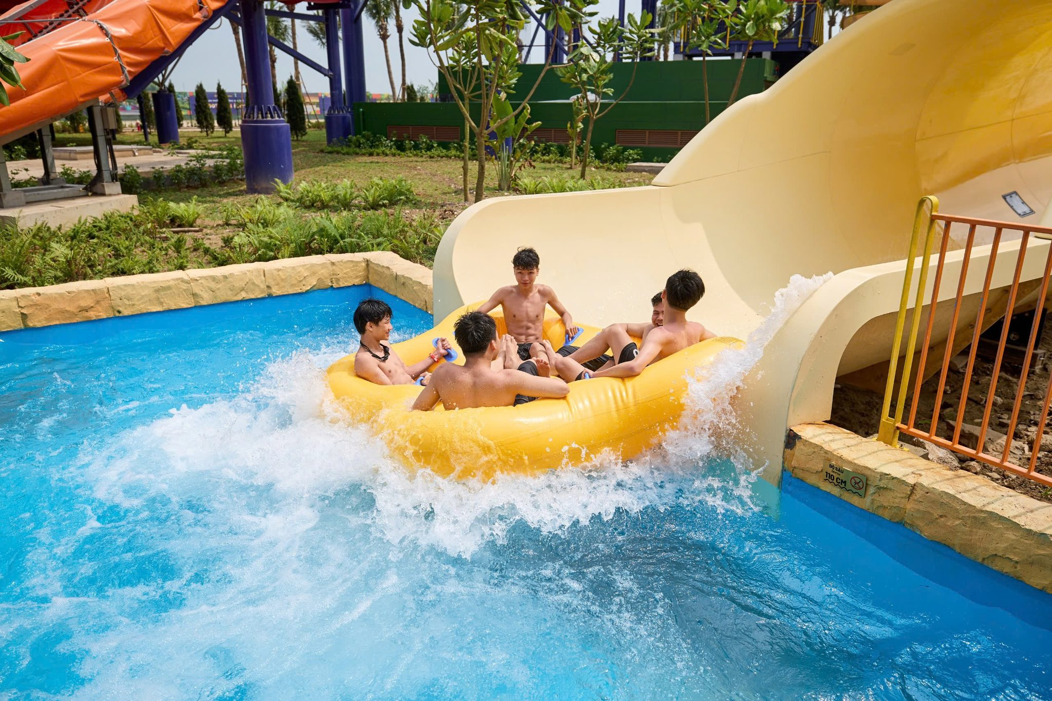 Sun World Ha Nam thu hút du khách với công viên nước hiện đại ngay gần Hà Nội.