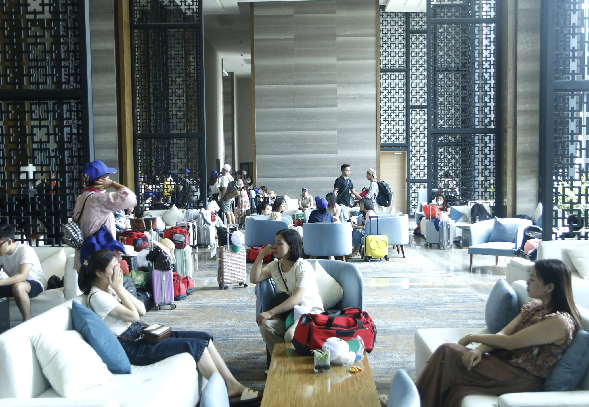 Các khách sạn trên đường Hồ Xuân Hương thường kín phòng sớm trong mùa cao điểm du lịch.