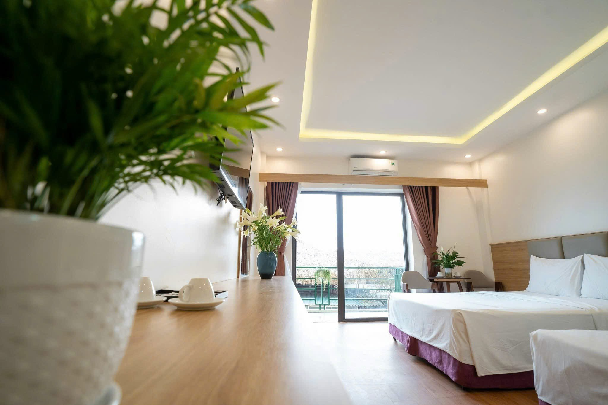 VSANA Vũ Sơn Hotel sở hữu vị trí đối diện bãi biển và thuận tiện khám phá các điểm tham quan nổi tiếng.