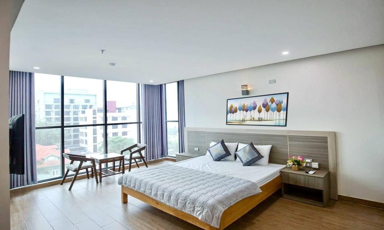 Khách sạn Hải Yến nằm gần bãi tắm A, thuận tiện khám phá các địa danh nổi tiếng của Sầm Sơn.
