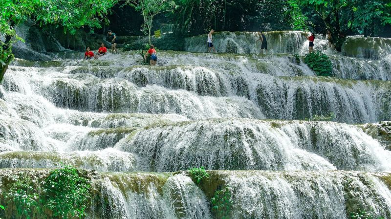 Du khách có thể kết hợp tham quan biển Sầm Sơn và thác Mây trong hành trình khám phá Thanh Hoá.