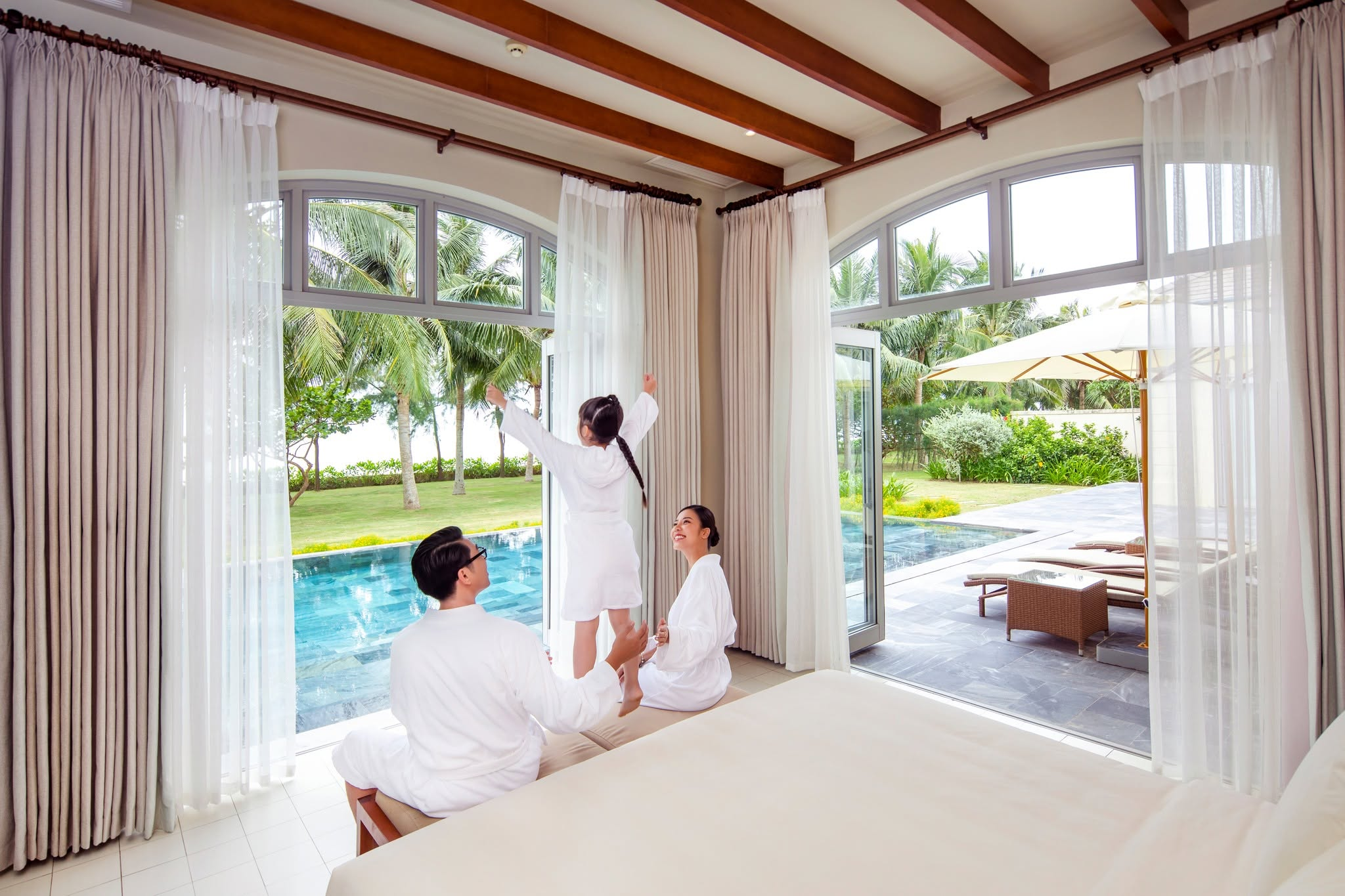 Gia đình nên đặt phòng sớm cho chuyến du lịch mùa hè tại Thanh Hóa để có trải nghiệm trọn vẹn nhất.