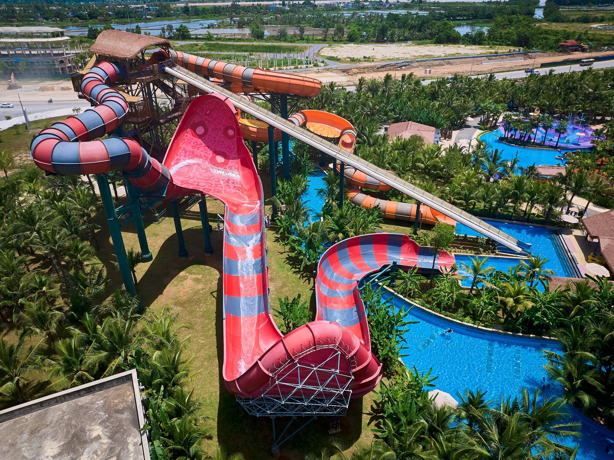Sun World Sam Son có quy mô lên đến 33,5 ha và là công viên nước ngoài trời lớn nhất miền Bắc.