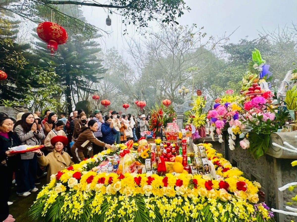 Lễ hội truyền thống, nghi thức rước kiệu, tế thần, mở cổng trời tại núi Nưa, Am Tiên Lễ hội truyền thống, nghi thức rước kiệu, tế thần, mở cổng trời tại núi Nưa, Am Tiên