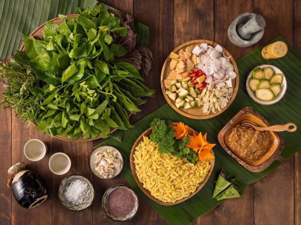 Gỏi cá nhệch truyền thống là đặc sản được chế biến từ cá nhệch tươi sống với hương vị tươi mát. 