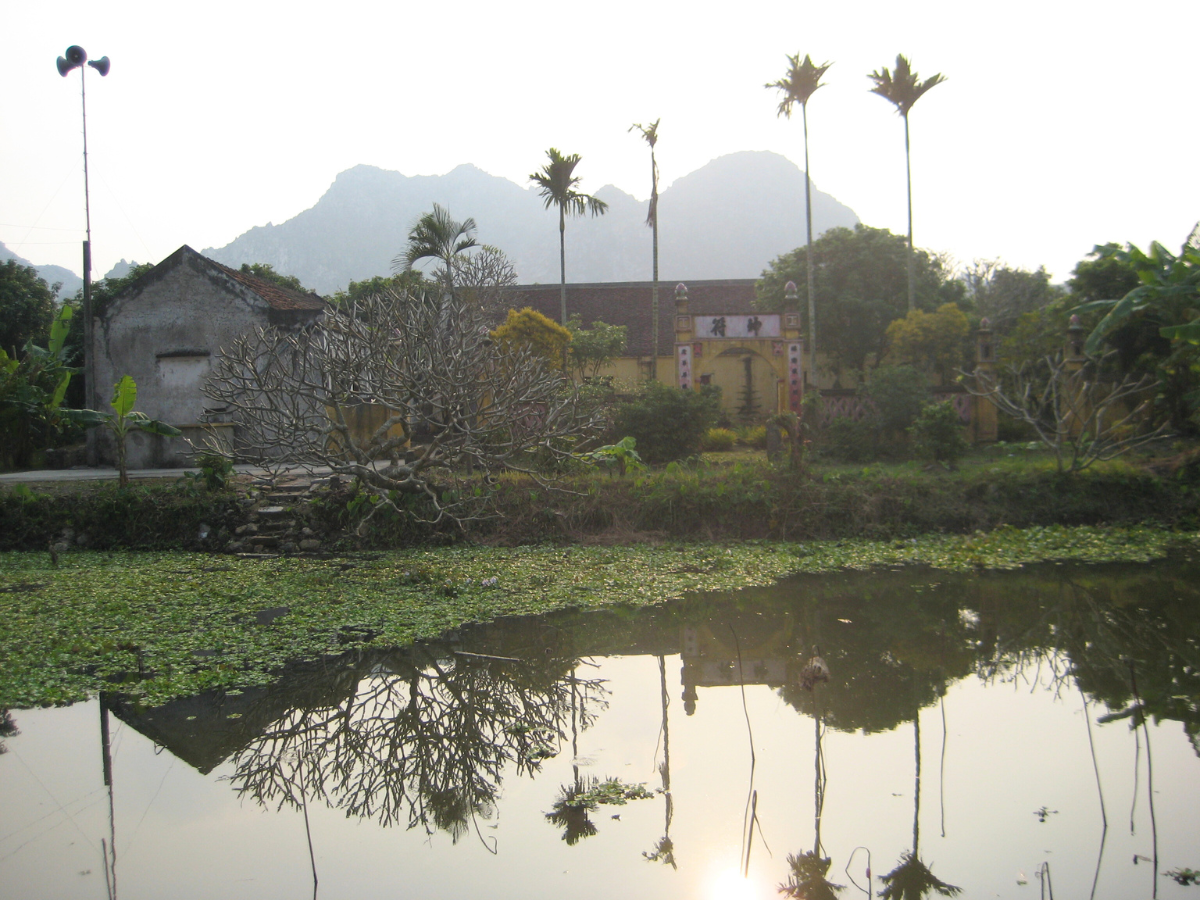 Cửa biển Thần Phù là nơi giao thoa giữa sông Càn và dãy núi Tam Điệp.