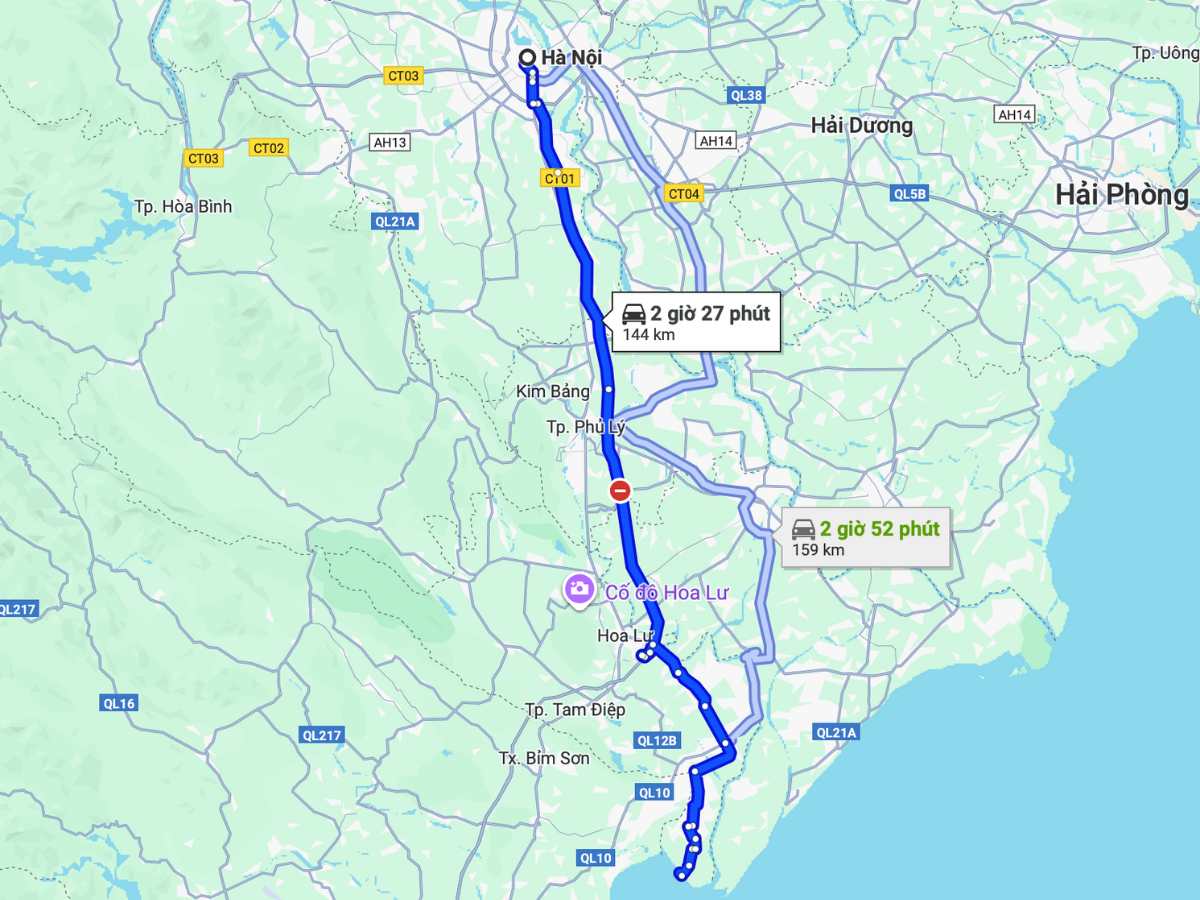 Du khách có thể di chuyển bằng ô tô riêng hoặc taxi theo đường cao tốc Bắc - Nam phía Đông