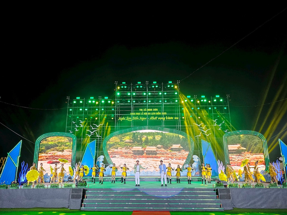 Lễ hội Du lịch biển Nghi Sơn với chủ đề "Nghi Sơn biển ngọc - Khát vọng vươn xa". 