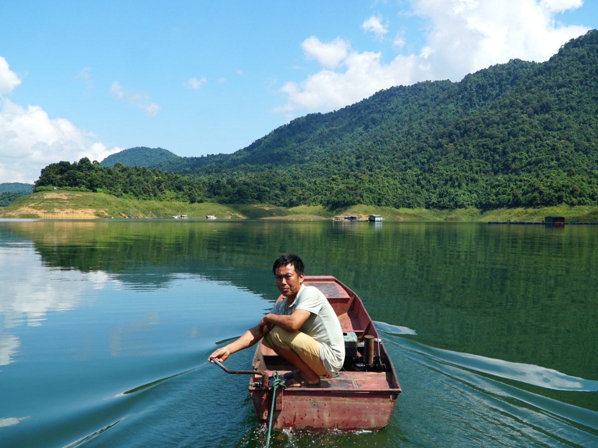 Ghé thăm Cửa Đạt Thanh Hóa, nơi có mặt hồ phẳng lặng như gương. Ghé thăm Cửa Đạt Thanh Hóa, nơi có mặt hồ phẳng lặng như gương.
